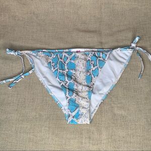 String Bikini Bottom Medium
